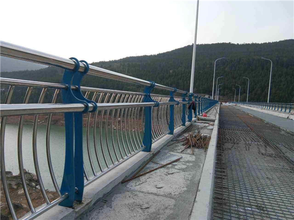 兰州不锈钢桥梁护栏的特点及其在桥梁安全中的重要作用